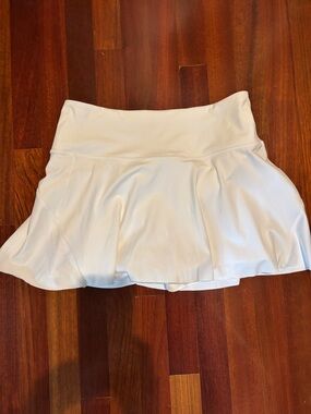 Athleta White Athletic Skort with Inner Shorts 13.5 length excellent condition